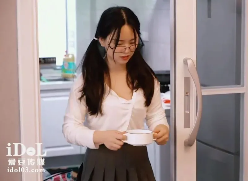 Con nhỏ về quê ăn tết bị bố dượng trả bài vì càng lớn càng ngon