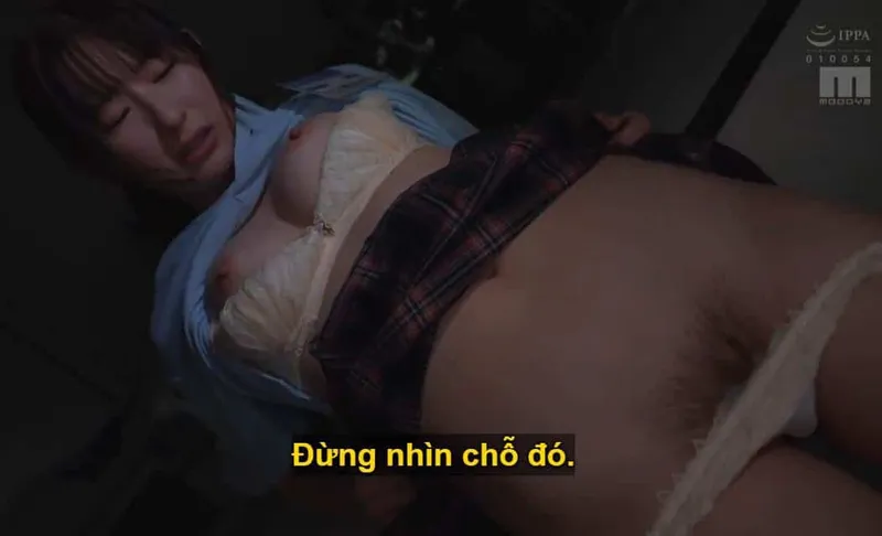 Ông chủ lập mưu "xử đẹp" cô nhân viên kiêu kỳ lười nhác, suốt ngày chỉ chăm chăm nhắn tin yêu đương.